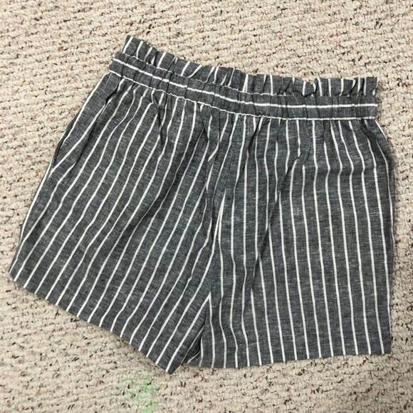 (2 piece)Women’s Express Gray Striped Crop Top Super High Waisted Shorts Medium - Picture 6 of 9